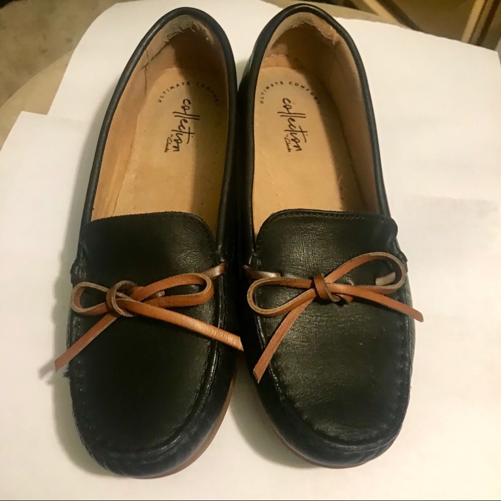 CLARKS // Black Leather Loafer Moccasins